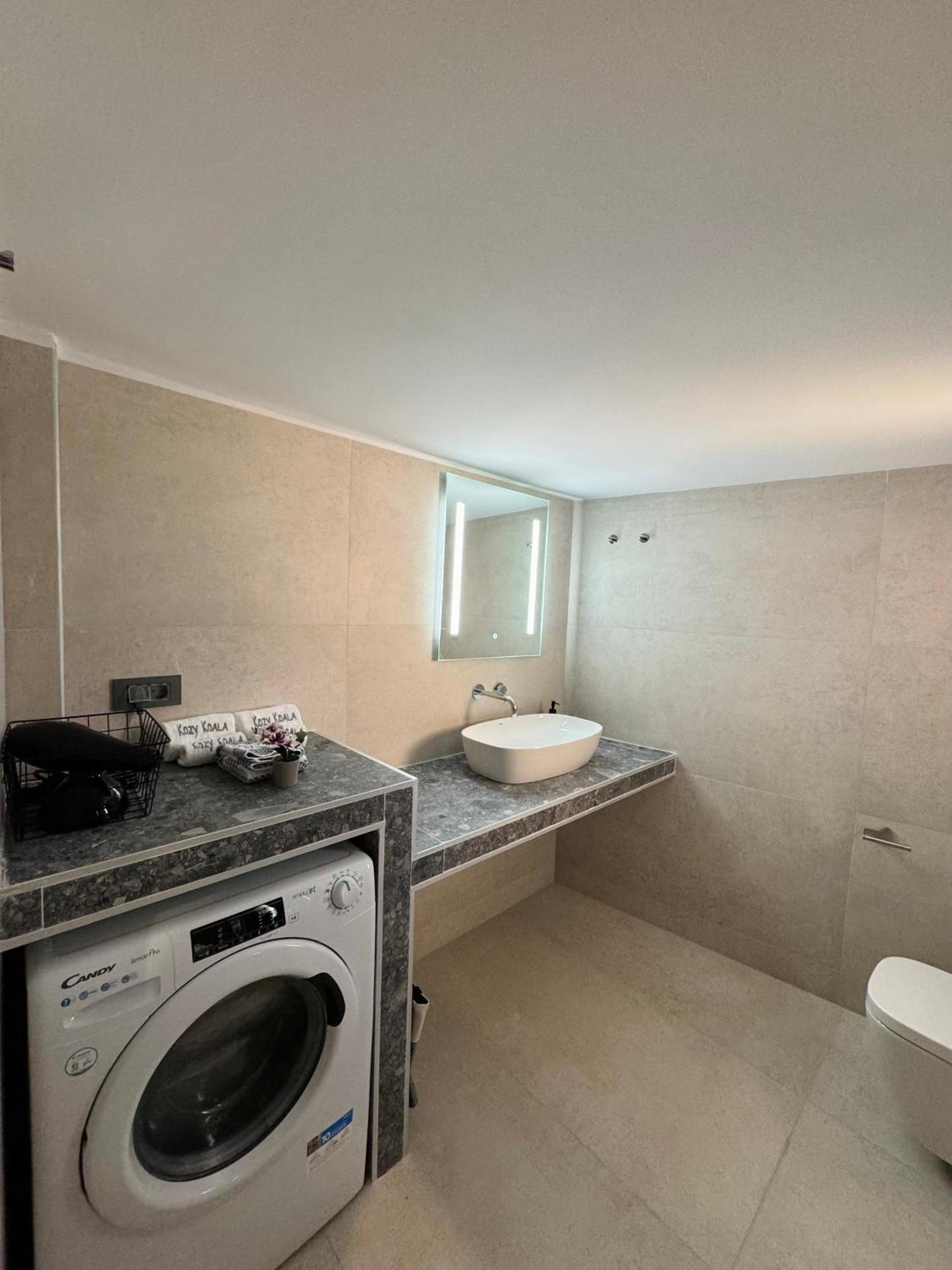Spacious Apartment Near Monastiraki By Kozy Koala Atenas Exterior foto